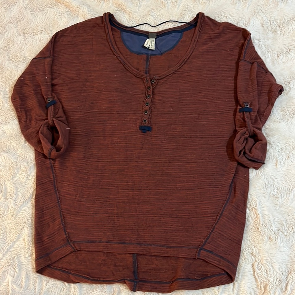 Free people Maroon Rust Dark red 1/3 Buttoned Lightweight Top Size S